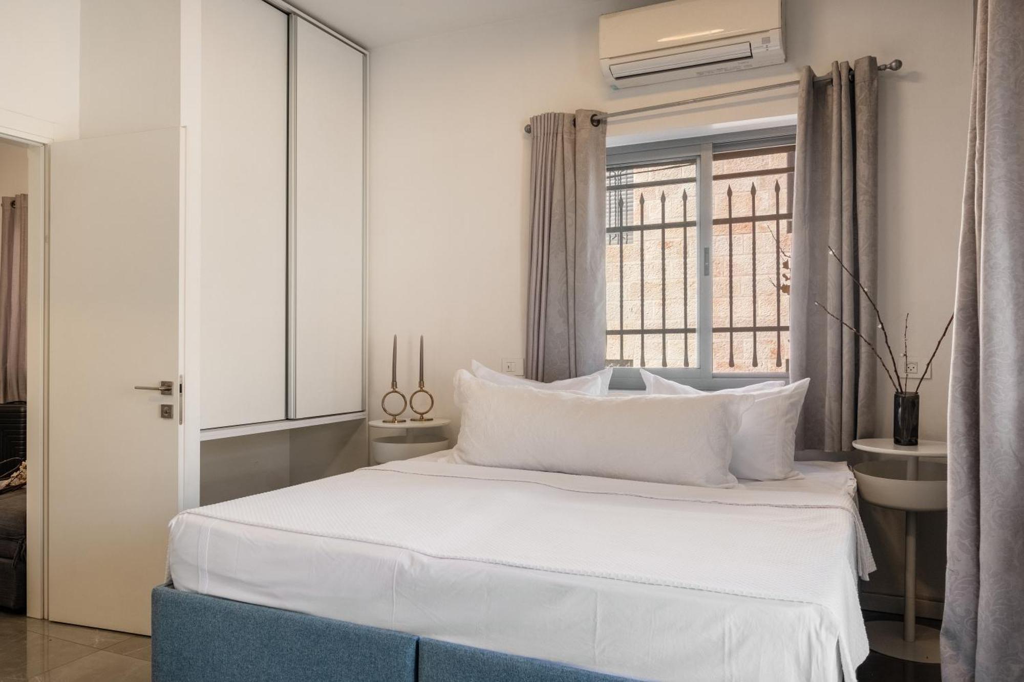 Dinning Room, Bedroom And Balcony Jeruzalem Buitenkant foto