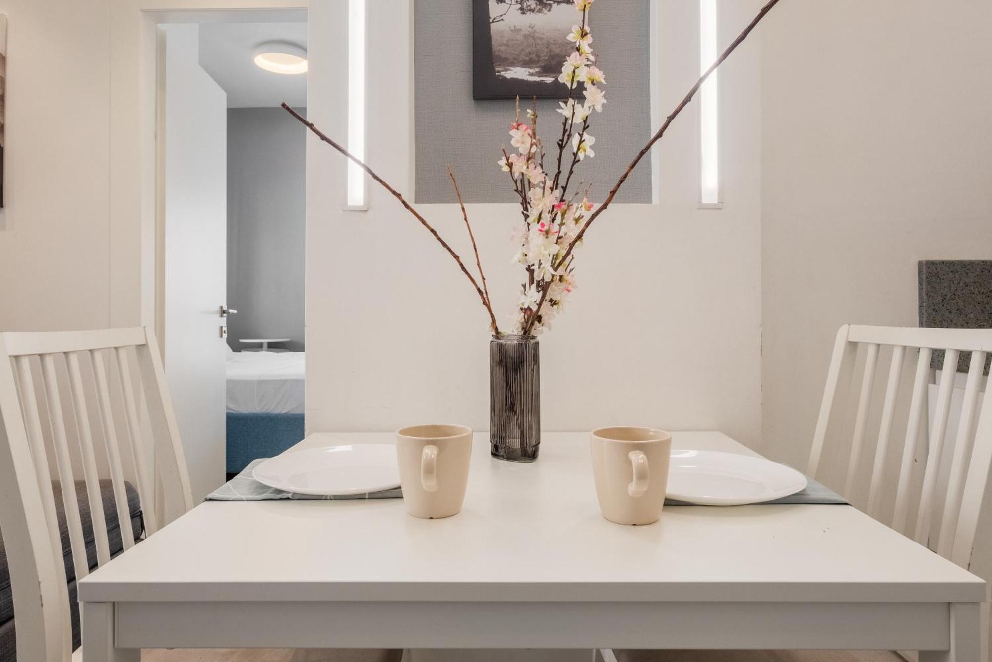 Dinning Room, Bedroom And Balcony Jeruzalem Buitenkant foto